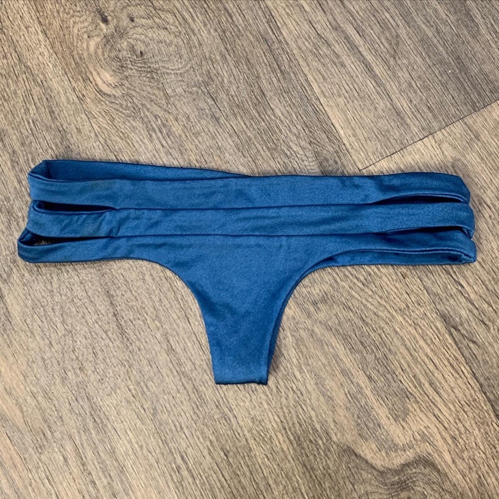 COPY - Bikini bottom